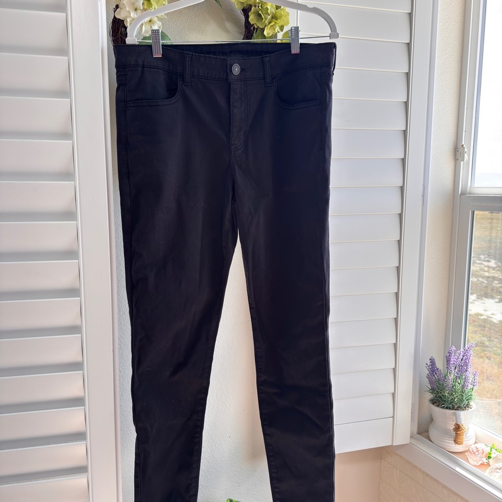 American Eagle Outfitters women’s black Jeans. Size 14. Extra long.